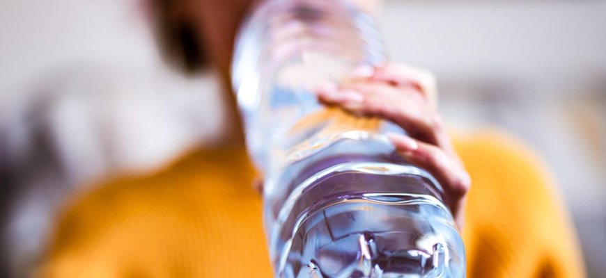 Pet şişeden içilen su mu plastik mi?