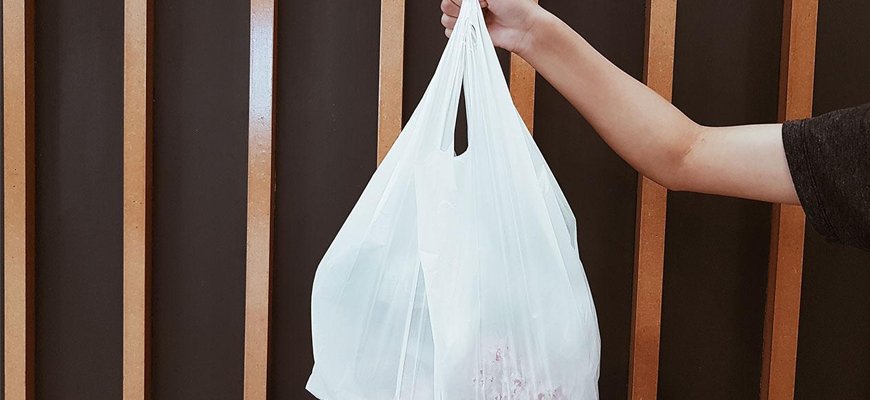 Ücretli alışveriş poşetleriyle 1 milyon tondan fazla plastik atık engellendi